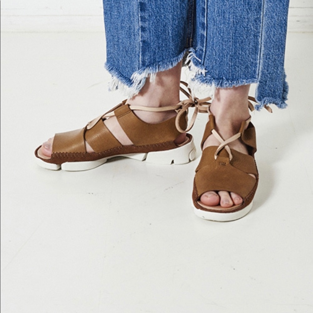 Clarks trigenic sandals Worn inside 1x Came w even discoloration on soles